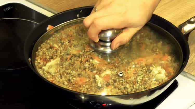 Combinați ingredientele pentru a găti