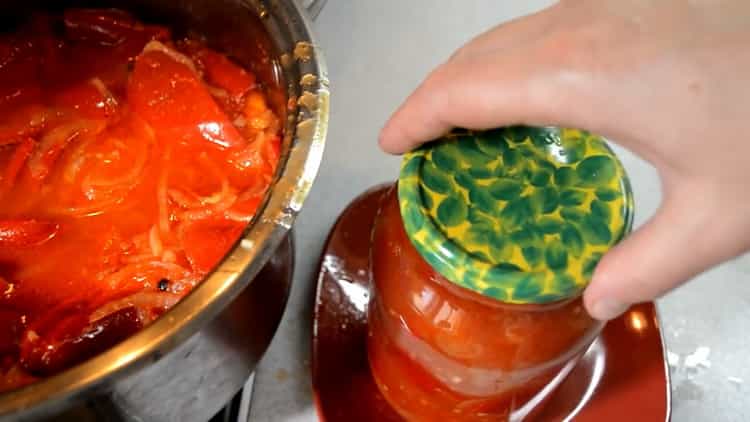 För att laga mat lecho, förbered rätter