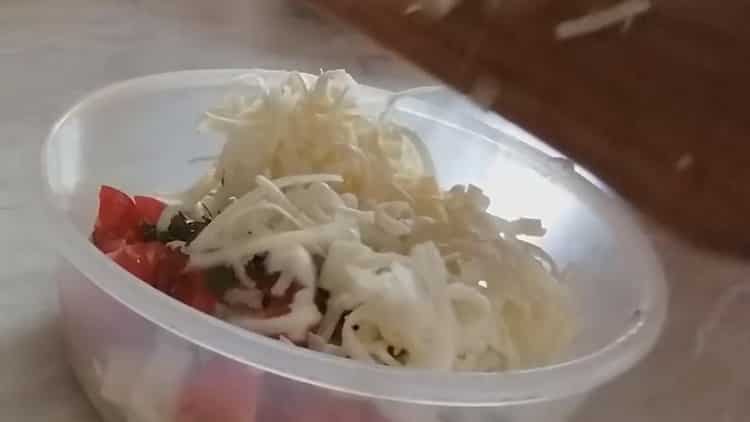 Para cocinar, corte las verduras