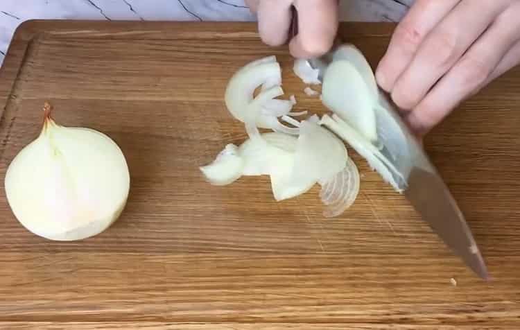 להכנת הסלט מכינים את החומרים