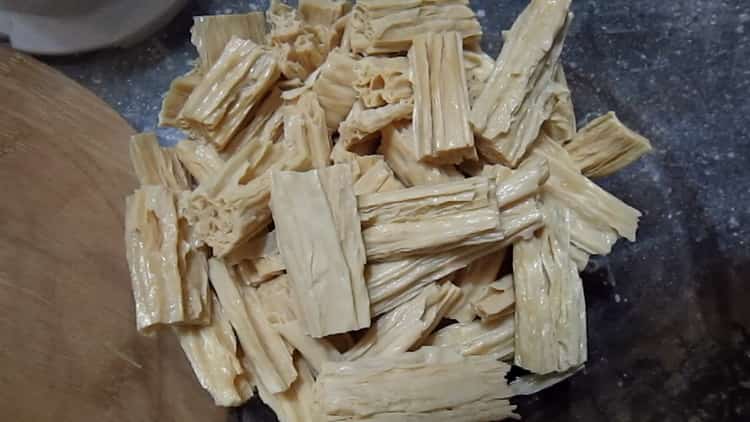 Sådan tilberedes marineret asparges