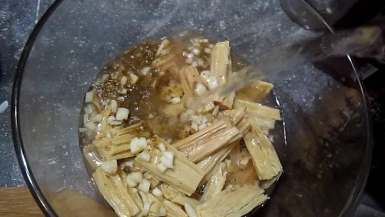 Tilsæt vand til asparges