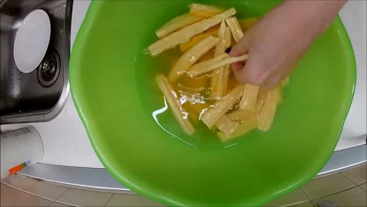 Pentru a prepara sparanghel, pregătiți ingredientele