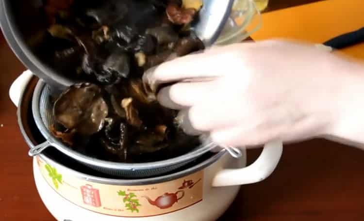 Пригответе съставките за супата.