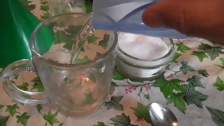 Per fer crackers, prepareu els ingredients