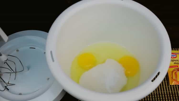 Upang makagawa ng cake, ihalo ang mga sangkap.