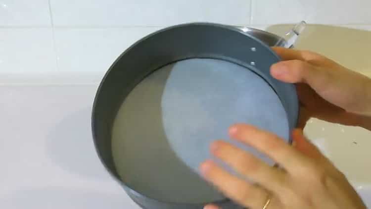 להכנת עוגה מכינים תבנית