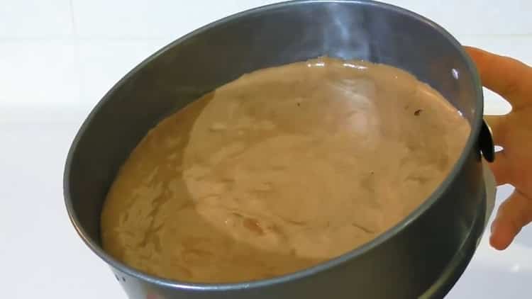 להכנת העוגה מכינים את הבסיס