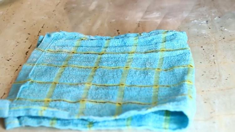 Pregătiți ingredientele pentru tortilla.