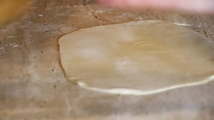 Rulează aluatul pentru a face tortilla