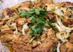 Shish kebab dans une casserole selon une recette pas à pas avec photo