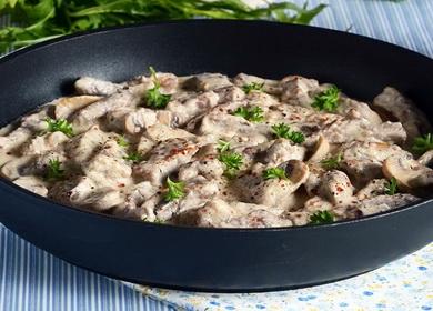 Köstlicher Stroganoff mit Pilzen - kochen Sie zu Hause?