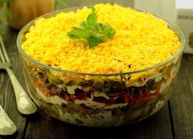 Вкусна и сърдечна бутер салата Pechenkin с пилешки дробчета 🥣