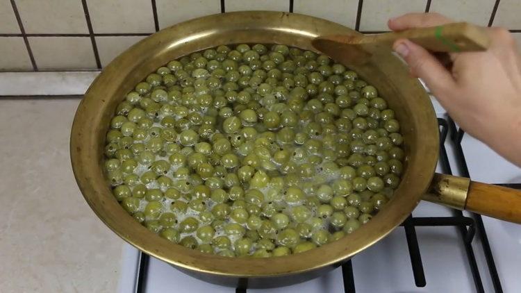 Mélangez les ingrédients pour cuisiner.