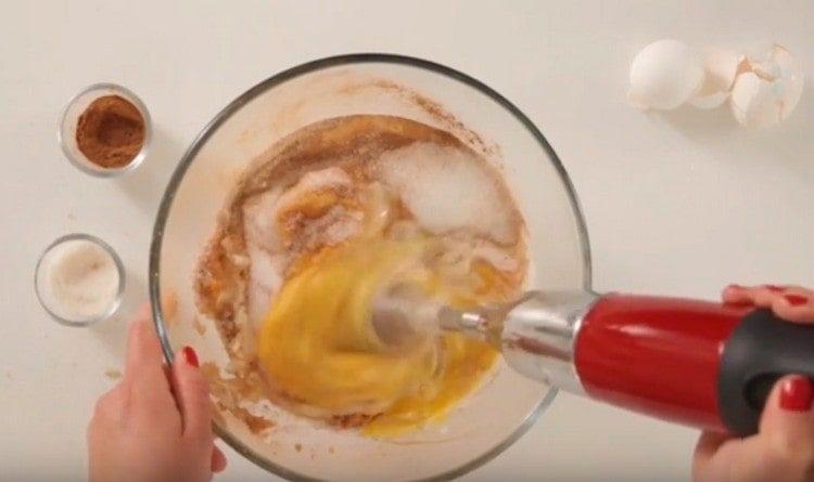 Naplňte výplň mixérem.