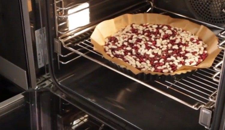 péct základnu pro dort.