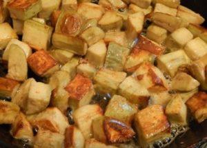 Pregătim vinetele aromate cu condimente de ciuperci conform unei rețete pas cu pas cu o fotografie.