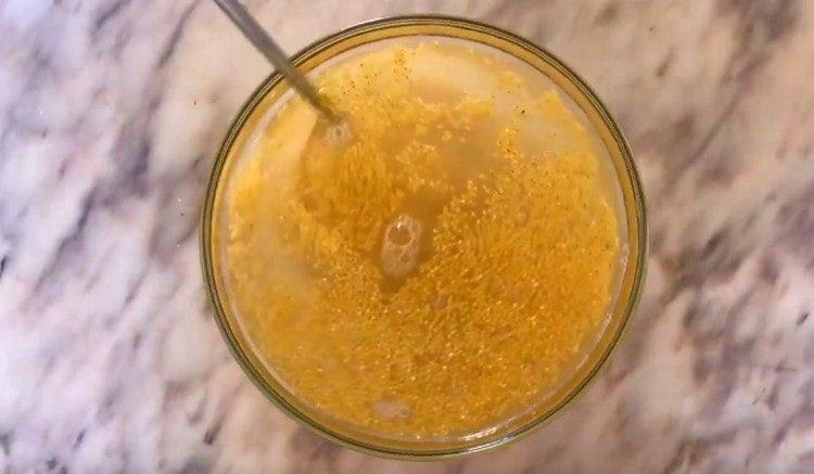 Lubusan na banlawan ang mga groat ng millet.