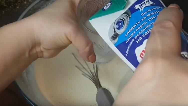 Přidejte více mléka, aby se těsto stalo tekutějším.