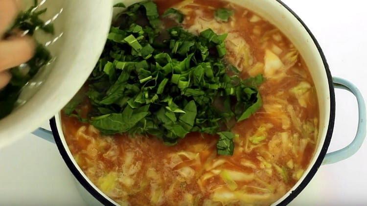 Adăugați, de asemenea, sorel tocat.