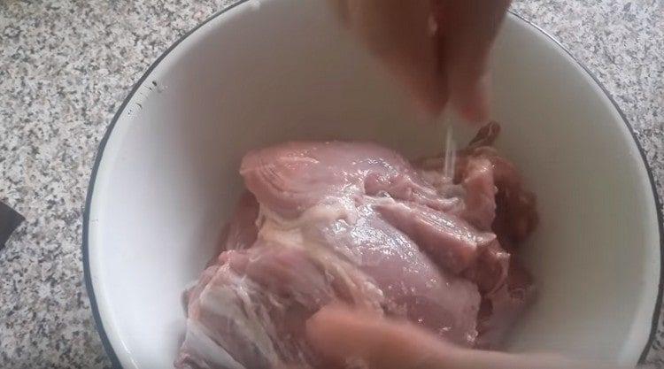 Wash a piece of beef, salt.