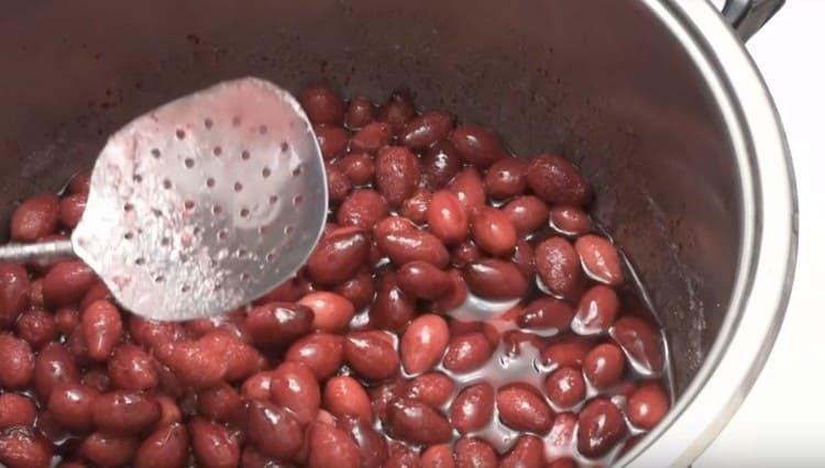 Bobule vařte v sirupu.