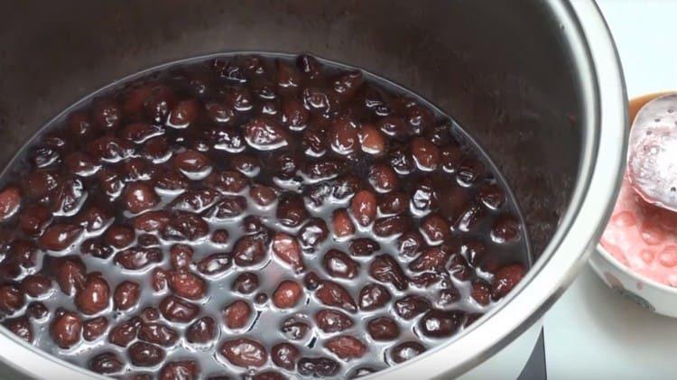 Džem by měl být dostatečně silný.