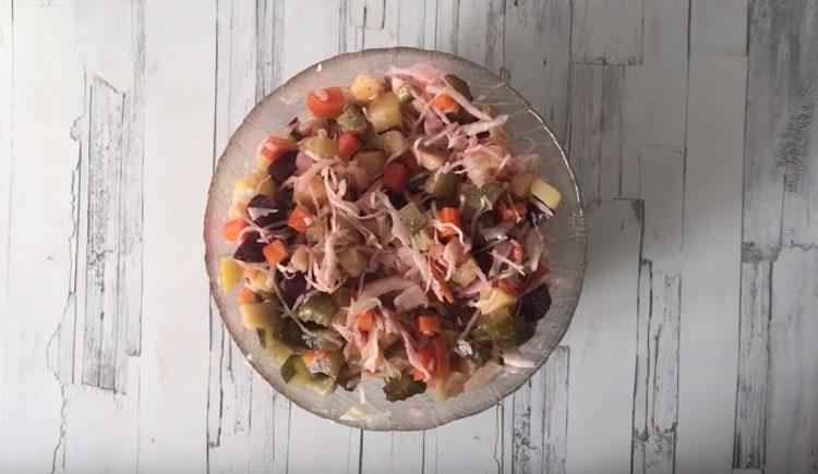 Затова разказахме класическата рецепта за винегрет с кисело зеле.