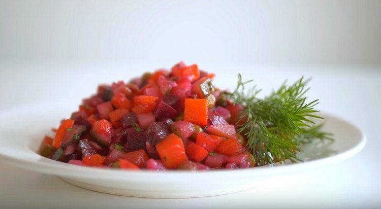 Vinetă apetisantă cu hering este gata.