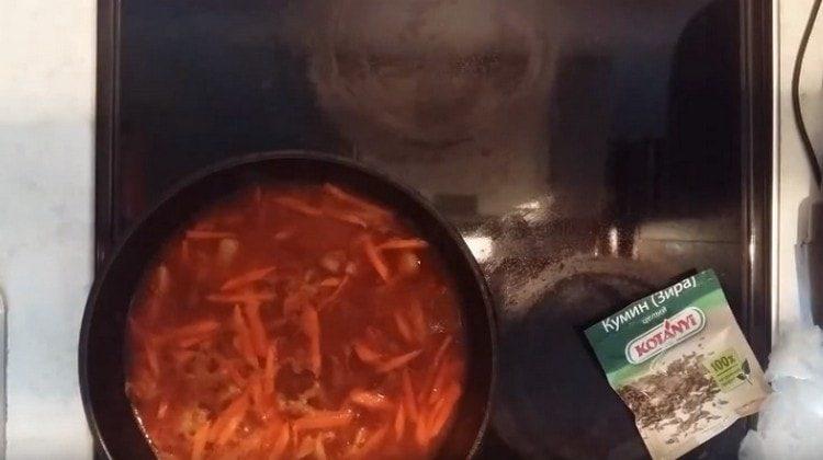 Afegiu aigua i condiments.