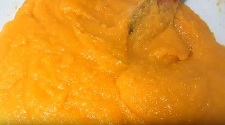 Apoi întrerupem masa cu un blender.