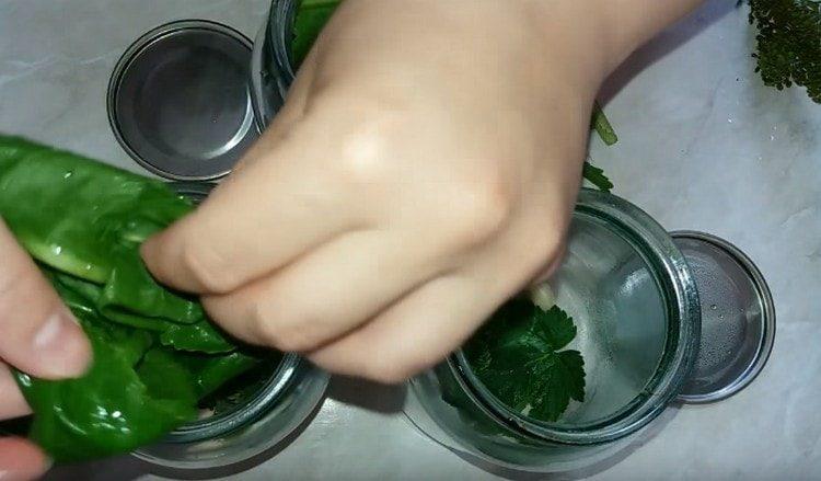 posem a cada gerro una làmina de rave de rave.