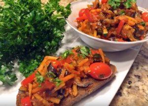 Garšīgi baklažānu un cukini ikri: recepte ar soli pa solim fotoattēliem.