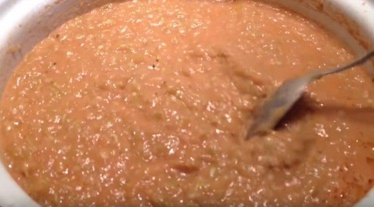 Se amestecă ingredientele, se fierbe la foc mic.