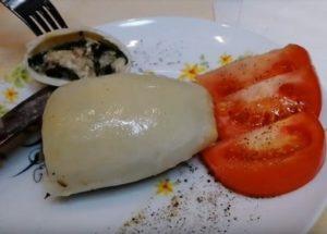 Pregătim squide delicioase umplute cu orez și ciuperci, conform unei rețete pas cu pas cu o fotografie.