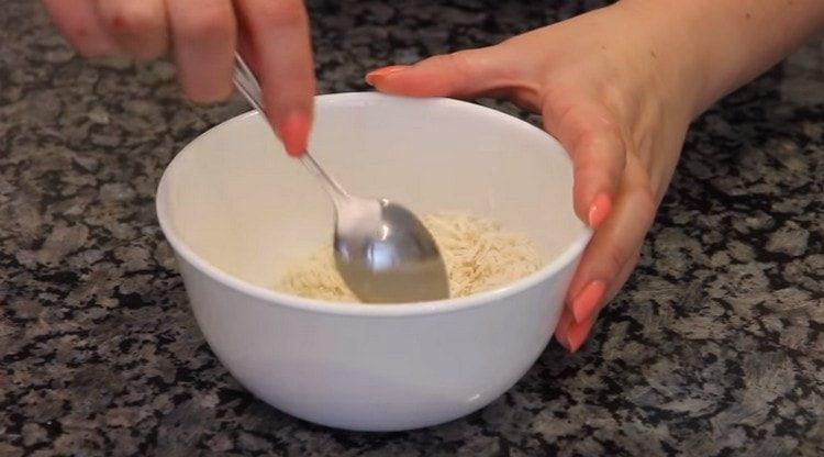 Настърган пармезан, смесен с брашно.