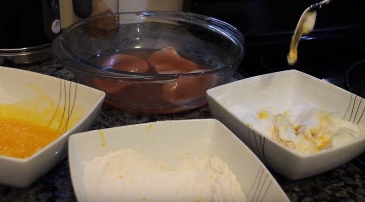 Отново изпращаме месото на брашно, след това на катерички.