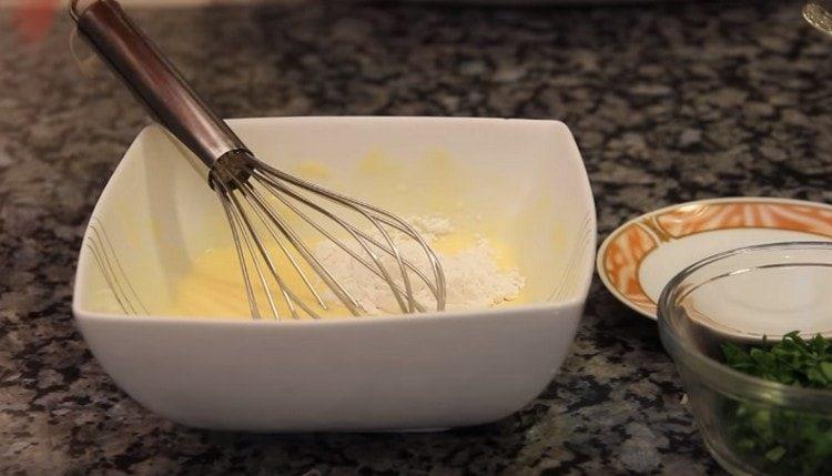 Добавете брашното към масата.