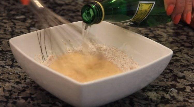 Добавете вода, разбъркайте.