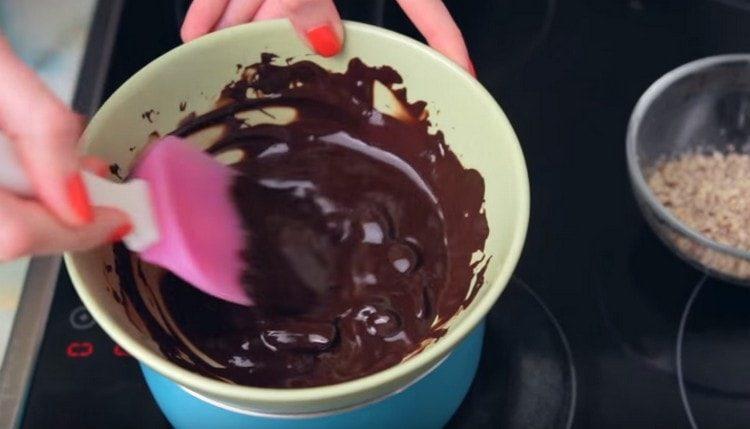 smelt den mørke chokolade.