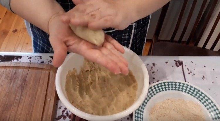 אנו יוצרים קציצות מפירה.