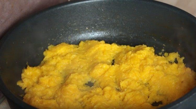 Itago ang gulay hanggang sa halos handa na.