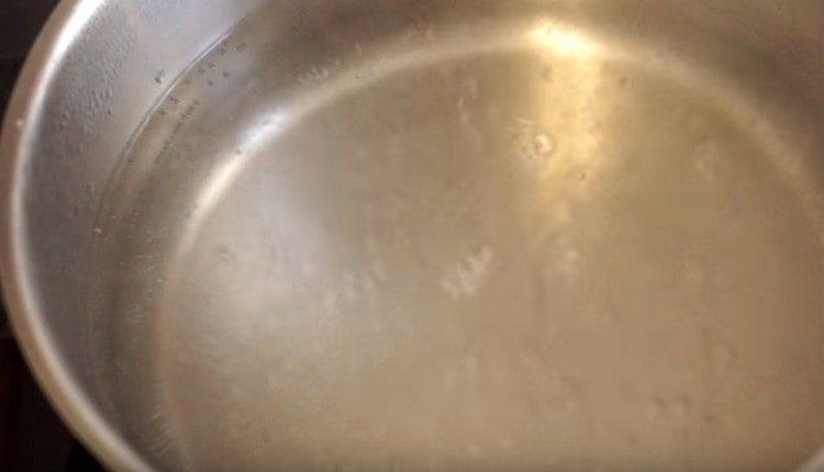 Porteu la marinada a ebullició i apagueu-la.