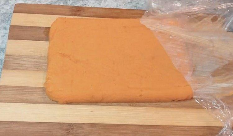 Punem marmelada înghețată pe tablă, scoatem filmul.