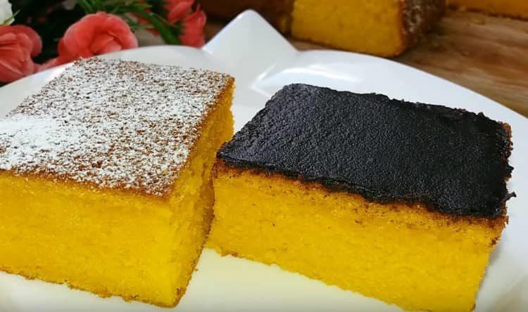 Sie können einen nach diesem Rezept zubereiteten Karottenkuchen entweder mit Schokoladenfondant oder nur mit Puderzucker dekorieren.