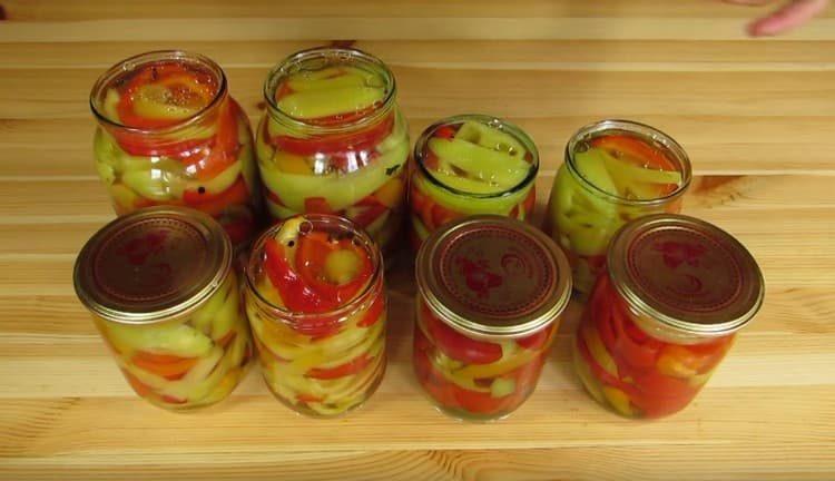 Rotiți conservele cu capace.