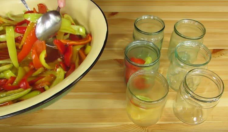 Înainte de a se așeza în bănci pre-sterilizate.