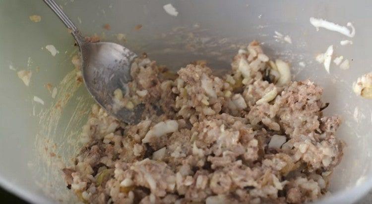 Handa na ang salad ng Cod atay.