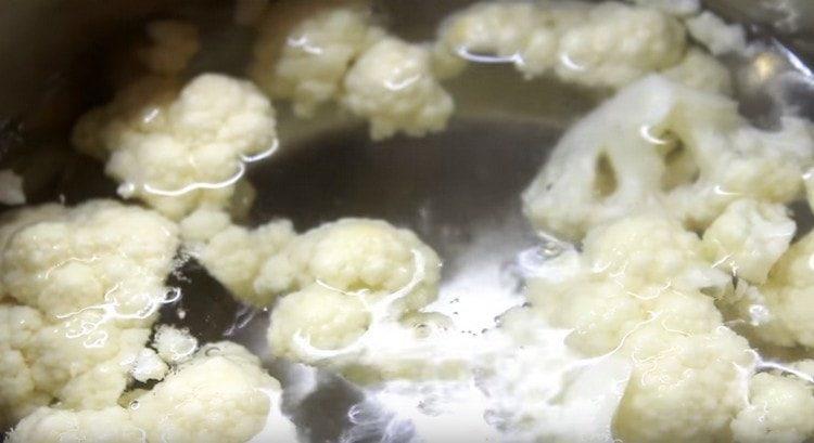 Blumenkohl kochen.