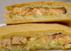 Nous préparons une tarte au poisson maigre parfumée selon une recette pas à pas avec une photo.